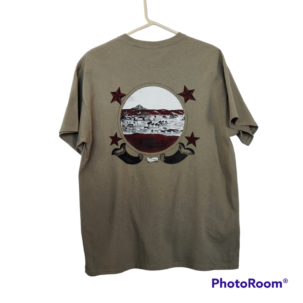 Gildan Fort Laramie Wyoming USA Historic Sight Adult Unisex Art Work T-Shirt L